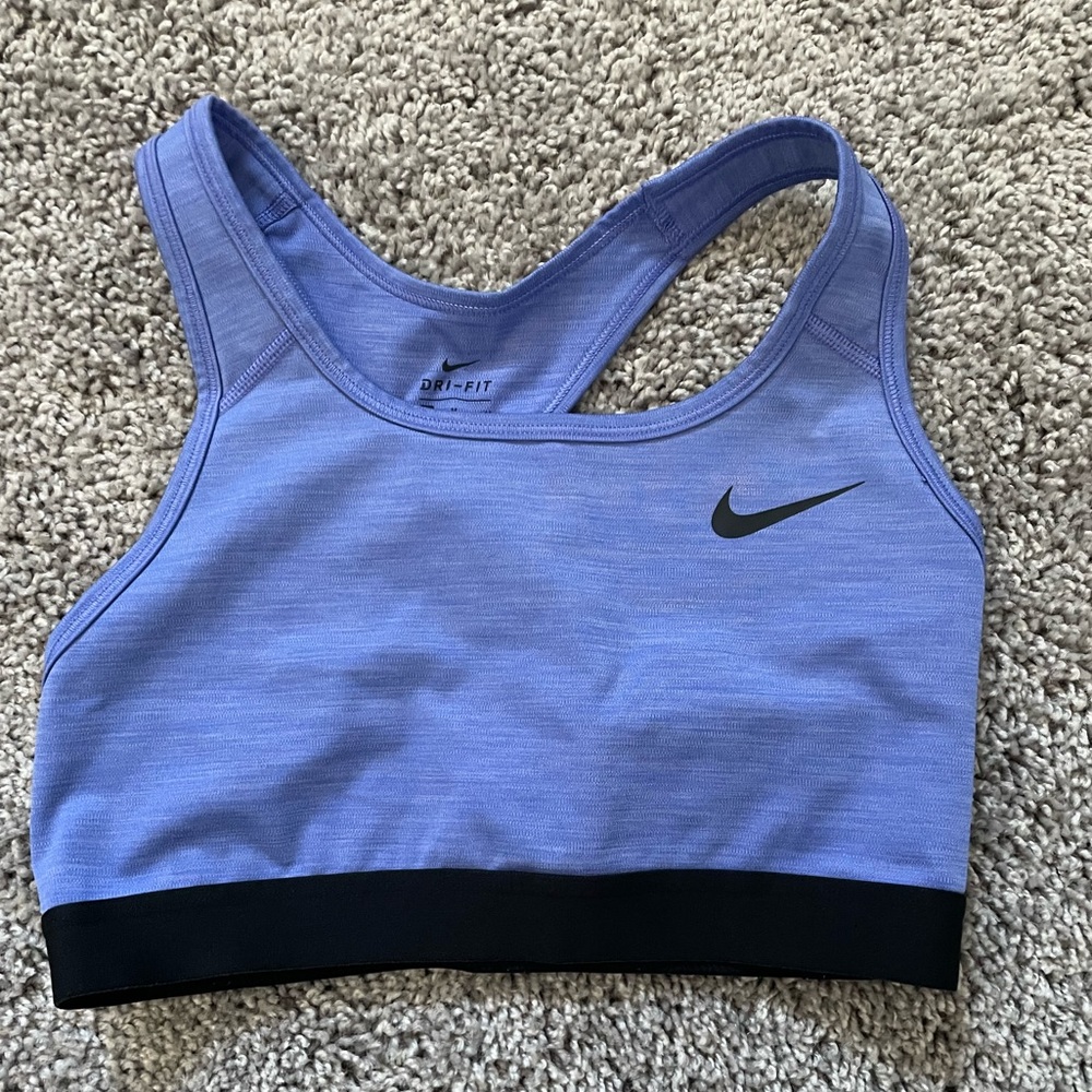 Nike Swoosh medium support sports bra